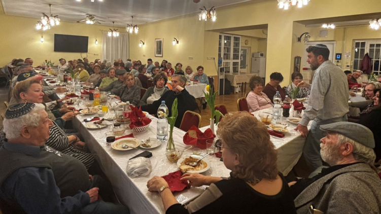 Zájin Ádár a Héber Imre klubban